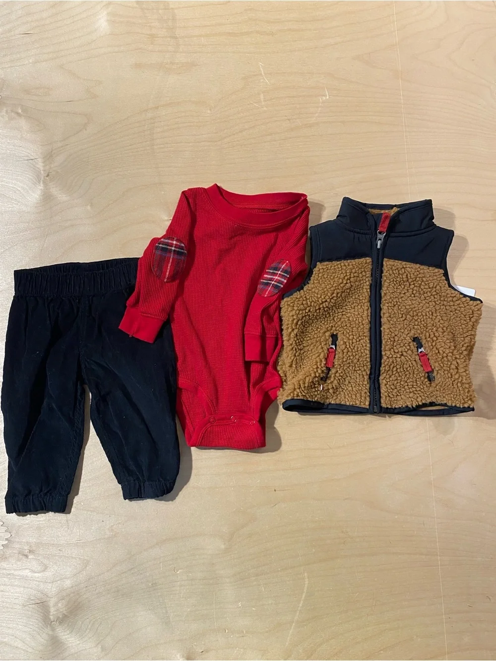 Carter's Kids' Teddy Fleece Vest with matching outfit - 6 Months (Z)